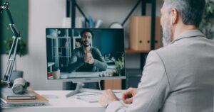 Closer en visio : les techniques qui fonctionnent à distance