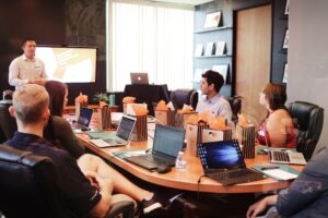 Les 7 objections B2B les plus courantes en 2026 : scripts et réponses pour closer