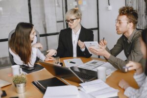 CRM et outils sales : choisir et implémenter en 2026